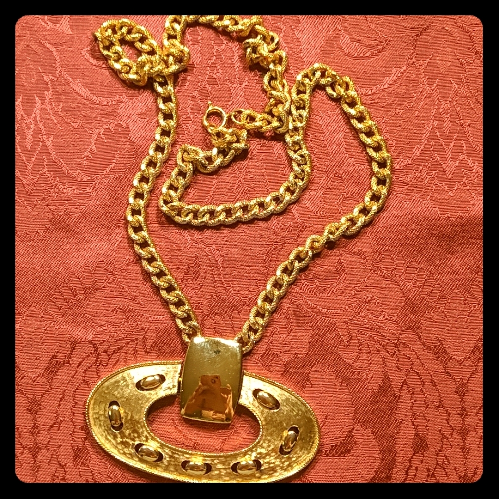 Vintage Gold Tone Necklace and Pendant